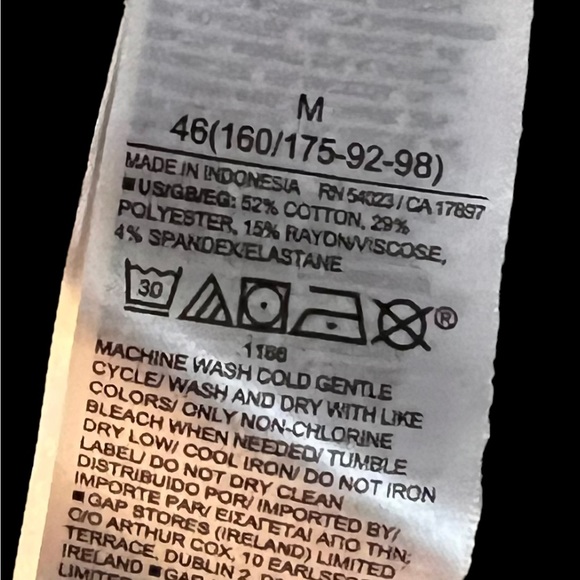 NWT GAP Black V-Neck Sweater - Picture 6 of 6